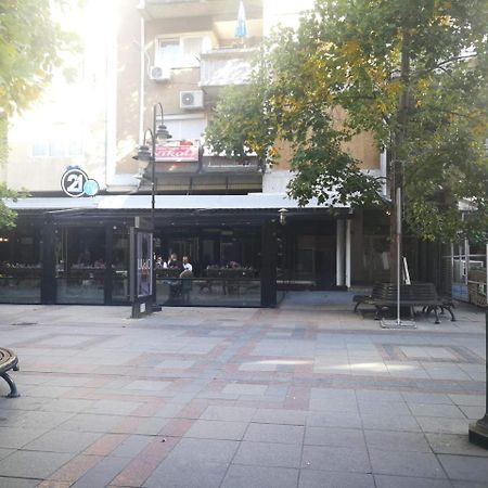 Brick Apartment On Macedonia Pedestrian Street Skopje Extérieur photo