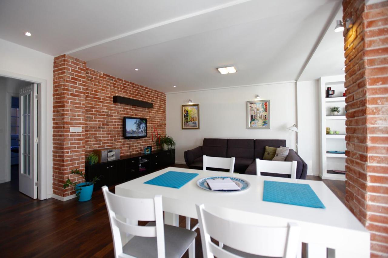Brick Apartment On Macedonia Pedestrian Street Skopje Extérieur photo