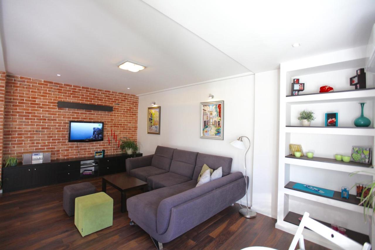 Brick Apartment On Macedonia Pedestrian Street Skopje Extérieur photo